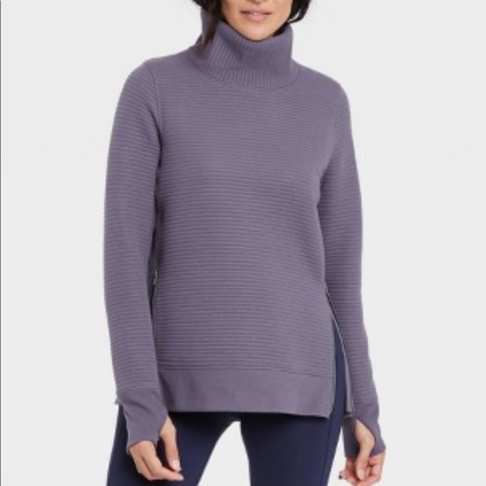 All In Motion quilted pullover with funnel neck M